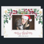 Cartão De Festividades Watercolor Berry Evergreen Holiday Photo<br><div class="desc">Mande uma alegria sincera de Natal com este cartão com fotos "Feliz Natal" enquadrado em amoras de aquarelas, pinheiros e folhas verdes com sotaques de ouro sutis. Perfeito para famílias, casais ou amantes de animais de estimação que desejam um design quente e inspirado na natureza. Substitua a foto de exemplo...</div>