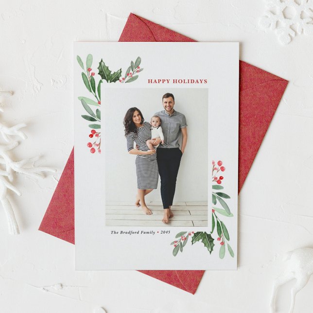 Cartão De Festividades Watercolor Red Winterberry e Holly Photo (Watercolor Red Winterberry and Holly Photo Frame Happy Holidays Card)