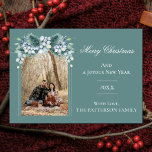 Cartão De Festividades Watercolor Winter Floral Boho Arch Photo | Cerceta<br><div class="desc">Adote o charme da estação com este Cartão com fotos de Feriado de Boho Floral de Teal Watercolor Winter Floral Boho Arch, criado para partilhar o seu espírito festivo. Esta saudação de fotos de feriado apresenta um layout elegante com um delicado arco de vassoura e sotaque floral de inverno, belamente...</div>