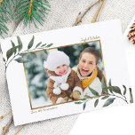 Cartão De Festividades Watercolor Winter Greenery Foliday<br><div class="desc">Watercolor Winter Greenery Christmas Holiday Cartão com fotos com galhos elegantes e uma folha de papel dourado falso em torno da sua própria foto. Fácil de personalizar o texto para fazer disso um design verdadeiramente personalizado.</div>