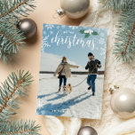 Cartão De Festividades White Holly Snowflakes Foto de Natal Feliz<br><div class="desc">Belo floco de neve com o tema Cartão Feliz de Natal impresso com sua foto cobrindo o cartão,  flocos de neve brancos bonito,  groselhas brancas com folhas verdes,  e seu nome e o ano.</div>
