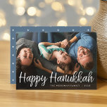Cartão De Festividades White Script Overlay Feliz Foto do Cheio Hanukkah<br><div class="desc">Cartão com fotos elegante e festivo de Chanucá apresenta "Feliz Chanucá" em estilo manuscrito na tipografia casual de roteiro branco. Personalize com seu nome de família e o ano no final.</div>