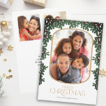 Cartão De Festividades Winter Greenery Mistletoe 3 Fotos Natal<br><div class="desc">Este maravilhoso cartão de Natal mostra uma foto vertical dentro de um quadro arredondado,  acentuado com uma borda embutida. Este cartão de feriado branco oferece espaço para três das suas fotos favoritas. O texto personalizado,  no verso,  permite adicionar sua própria mensagem pessoal ou usar a mensagem mostrada.</div>