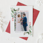 Cartão De Festividades Winterberry e Holly Wedding Foto de Natal<br><div class="desc">Celebre seu primeiro Natal como um casal casado com nosso cartão de Natal personalizável, com coloração de água, Holly e winterberry. Esta elegante design combina a beleza eterno das folhas sagradas e das winterberry com um delicado efeito de aquarela, criando um aspecto festivo, mas romântico, perfeito para recém-casados. Personalize seu...</div>