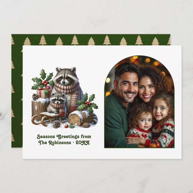 Cartão De Festividades Woodland Raccoon Family Cozy Forest Christmas (Frente/Verso)