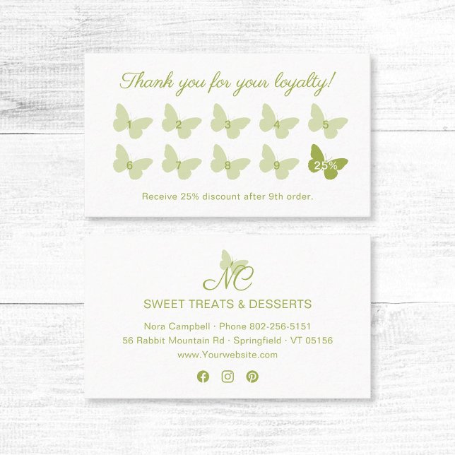 Cartão De Fidelidade Borboleta Elegante Monograma Negócios Verdes (Elegant light green butterfly thank you for your loyalty business card with social media icons.)