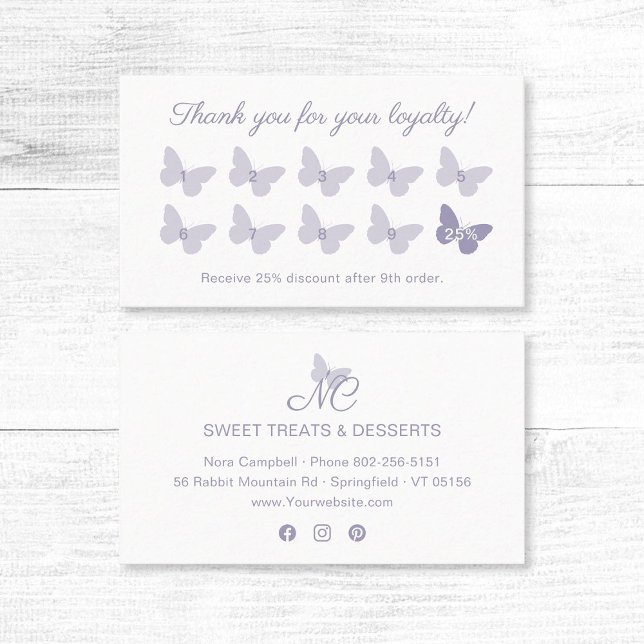Cartão De Fidelidade Lavanda de Monograma da Borboleta Elegante Obrigad (Elegant pastel lavender butterfly thank you for your loyalty business card with social media icons.)