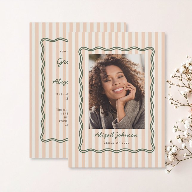 Cartão de Formatura com Listras e Moldura Ondulada (Striped and Wavy frame graduate card announcement with invitation and photo with earthy colors )