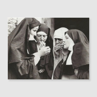 Cartão de FOTO ANTIGA de FREIRAS FUMANDO