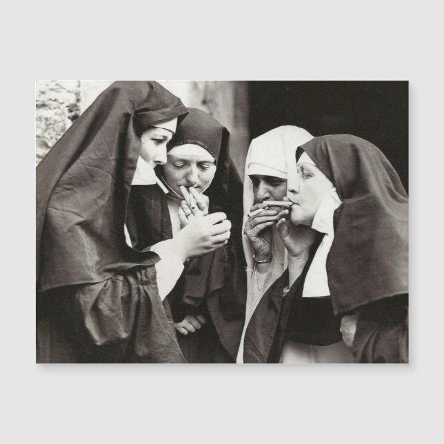 Cartão de FOTO ANTIGA de FREIRAS FUMANDO (Frente)