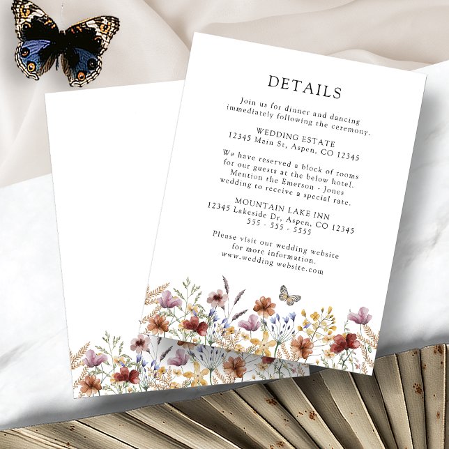Cartão de gabinete de casamento de boho branco (White Boho Wildflower Wedding Enclosure Card with Butterfly by Painted Paperie
)