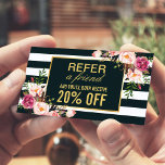 Cartão De Indicação Na moda Floral Black White Stripes Beauon Salão<br><div class="desc">Este Cartão de Referência de Bela Salão de Bela Lata Preta Floral é uma forma bela e na moda para promover o programa de consulta do seu salão. O design apresenta um fundo preto e branco com sotaques florais dourados antigos, dando-lhe um toque clássico e eterno. Personalize a placa com...</div>