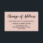 Cartão De Informações Alteração Elegante e mínima de endereço cor-de-ros<br><div class="desc">Mantenha seus amigos e familiares atualizados com seu novo endereço usando esses cartões de gabinete simples e elegantes. As notas versáteis leem "Mudança de endereço" na frente e "Mantenha em contato!" no verso, usando uma fonte moderna, negrito e manuscrita. Use os campos modelo para adicionar todos os seus próprios detalhes...</div>