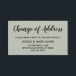 Cartão De Informações Alteração mínima e elegante da placa verde do ende<br><div class="desc">Mantenha seus amigos e familiares atualizados com seu novo endereço usando esses cartões de gabinete simples e elegantes. As notas versáteis leem "Mudança de endereço" na frente e "Mantenha em contato!" no verso, usando uma fonte moderna, negrito e manuscrita. Use os campos modelo para adicionar todos os seus próprios detalhes...</div>