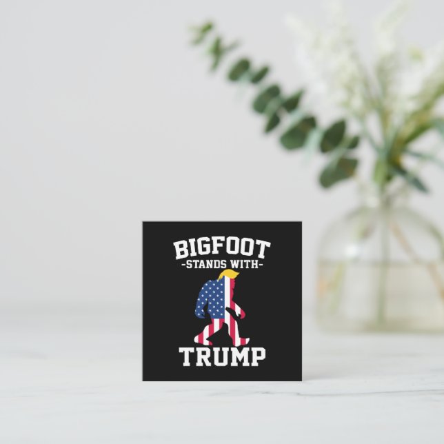 Cartão De Informações Bigfoot Com Eleições Trump 2024 (Em pé/Frente)