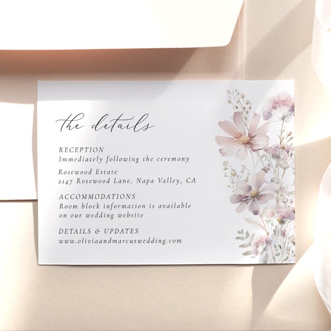 Cartão De Informações Blush Wildflower Floral Wedding Details (Blush wildflower wedding details card with elegant serif type and soft floral design)