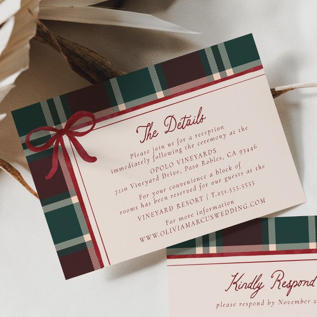 Cartão De Informações Burgundy Green Plaid Christmas Bow Wedding Details (Burgundy green plaid Christmas wedding details card with red bow, classic winter info card.)