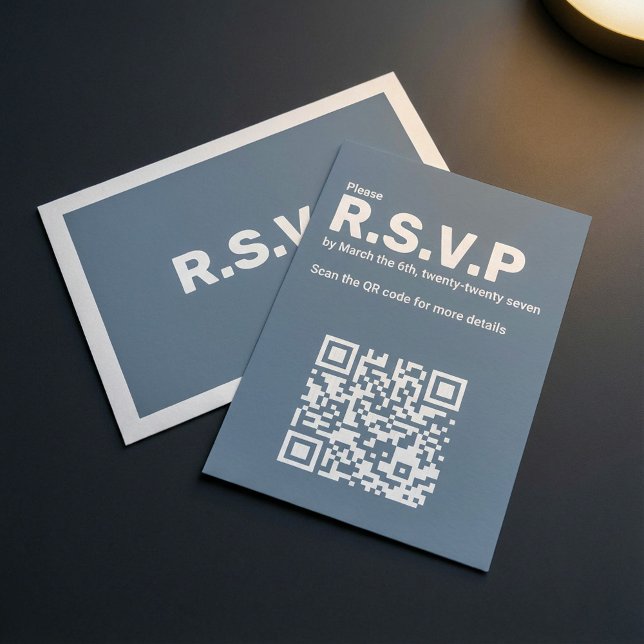 Cartão De Informações Casamento de Código QR de RSVP Azul Moderno (Modern Blue RSVP QR Code Wedding Enclosure Card.)