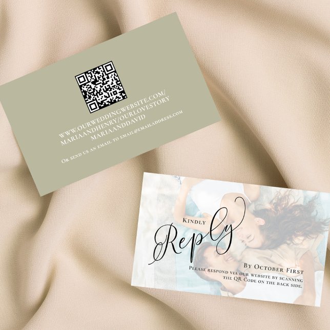 Cartão De Informações Casamento Elegante de Foto RSVP Verde Sage (Simple sage green wedding reply card with a photo template and scannable QR Code. )