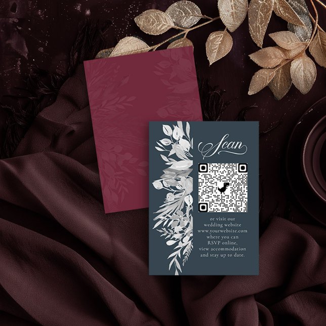 Cartão De Informações Código QR de RSVP Online de Cinzas Botânicas (Online RSVP QR Code Card in Burgundy and Grey from the Foliage Duet Collection by Darling & May)