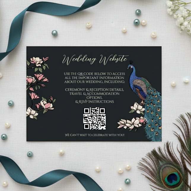 Cartão De Informações Código QR do site do Pavão Azul Moderno (Peacock Wedding Wedding Website or RSVP Cards. QR Code. Chic Floral Teal Peacock & Magnolia Flowers)