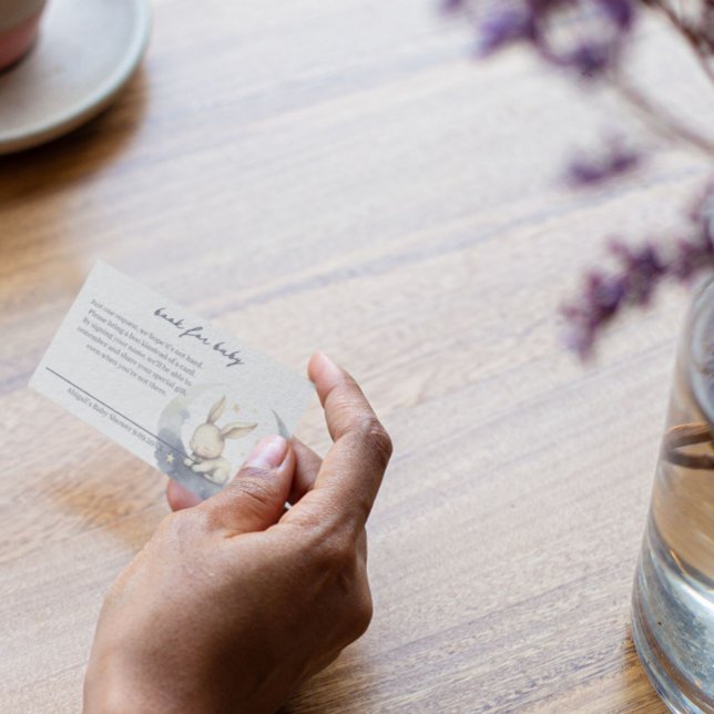 Cartão De Informações Coelhinho de Bebê Bonito na Lua com Livros de Estr (Criador carregado)