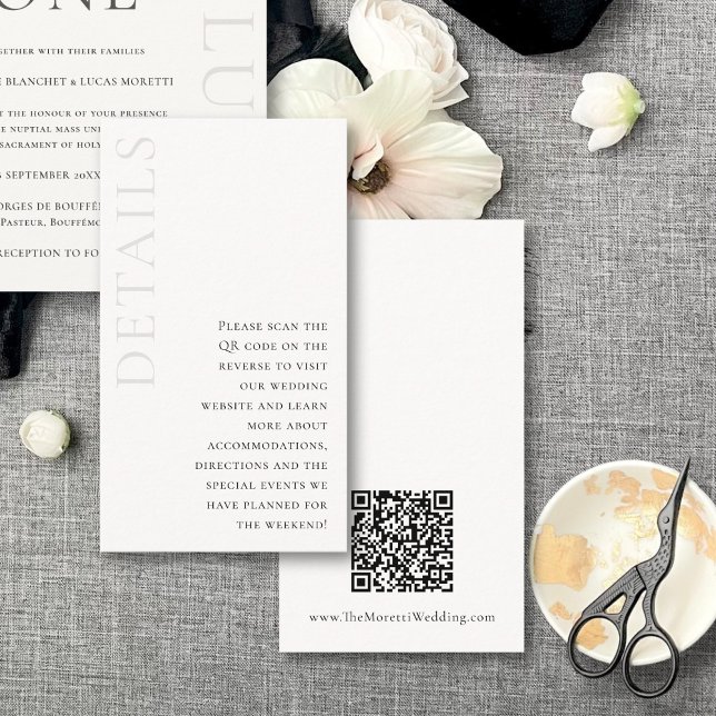 Cartão De Informações Detalhes do Casamento do Código QR Simples Elegant (This elegant, business size card is perfect for adding your wedding website information and QR code)