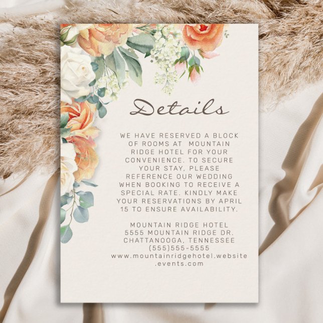 Cartão De Informações Detalhes do Casamento Eucalyptus Floral Branco Pea (Peach and cream-colored watercolor floral and greenery wedding details card)