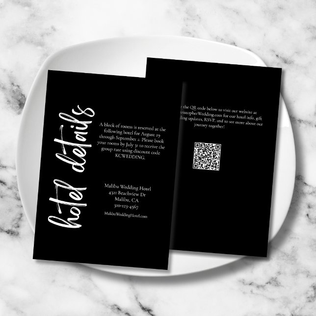 Cartão De Informações Elegante Bold Script Black White Wedking Hotel (Elegant Bold Script Black and White Wedding Hotel Details Enclosure Card with QR Code.)