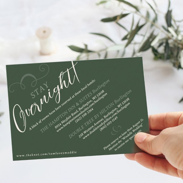 Cartão De Informações Elegante Escuro Escuro Hotel Nuptura Verde (Elegant slant script  dark moss green wedding invitation hotel stay overnight accommodations insert)
