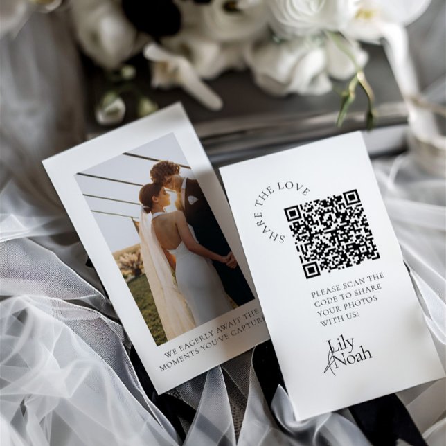 Cartão De Informações Foto de casamento moderno compartilhando o código  (Modern Wedding Photo Share The Love QR Code Enclosure Card)