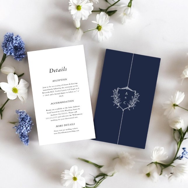Cartão De Informações Marinho criado com detalhes mínimos do casamento (wedding details card in navy blue and white , stylish crested initials , )