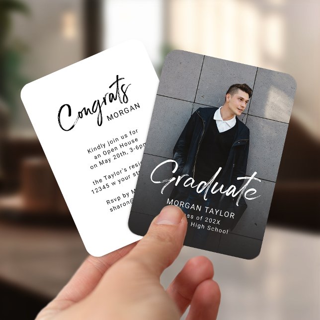 Cartão De Informações Modern Script Casual Photo Graduation Announcement (Modern Script Casual Photo Graduation Announcement)