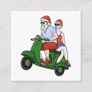 Cartão De Informações Papais noeis e Sra. Claus andando em patinete