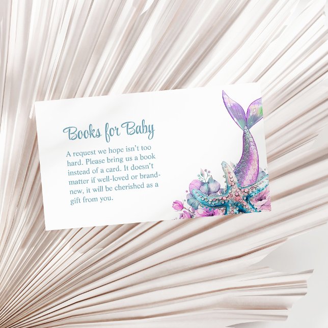 Cartão De Informações Pastel Floral Sereia Maravilha Livros para Bebê (Pastel Floral Mermaid Tail Starfish Books for Baby Enclosure Card on a sunny neutral dry palm leaf.)