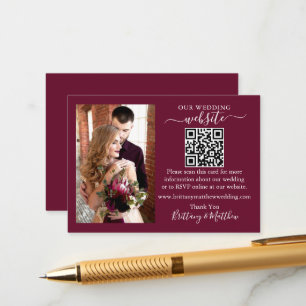 Cartão De Informações Site de Casamento Minimalista QR Foto Burgundy