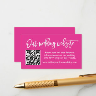 Cartão De Informações Site de Casamento QR Rosa Quente com Letra Moderna