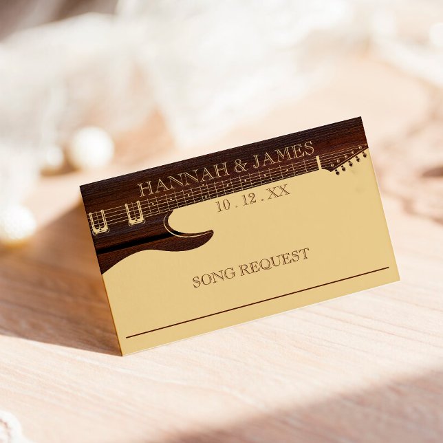 Cartão De Informações Solicitação de Música de Casamento de Violão Verme (Red Wood & Tan Brown Guitar Wedding Song Request Enclosure Card)