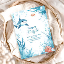 Tubarão sob a costa do oceano