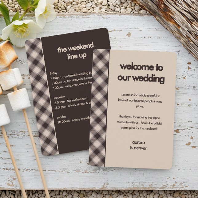 Cartão de Itinerário de Casamento de Fim de Semana (Weekend Wedding Itinerary from the Casual Brown Plaid wedding collection by Darling & May)