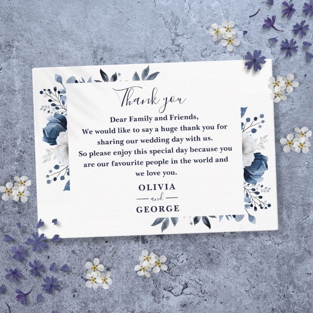 Cartão De Lugar Azul Marinho E Branco Floral Casamento Obrigado (Navy Blue And White Floral Wedding Thank You Place Card)