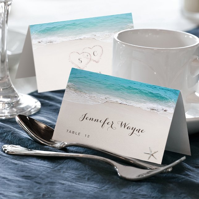 Cartão de lugar de casamento na praia com corações (Hearts in the sand beach wedding Place Card)