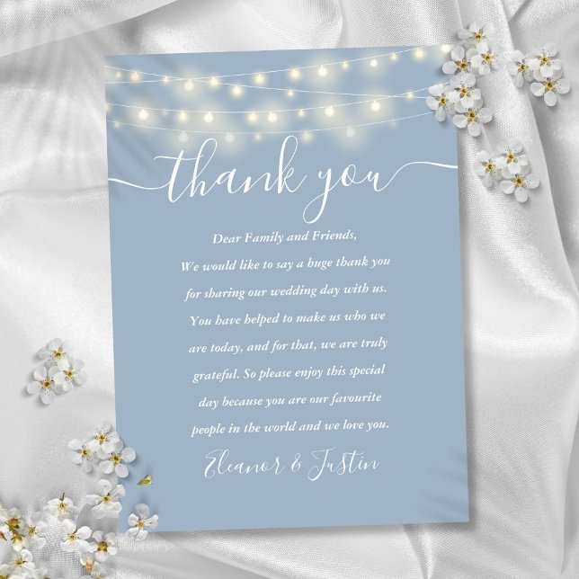 Cartão De Lugar Luzes de Corda Azul Empoeiradas Agradecimento Casa (Dusty Blue String Lights Wedding Thank You Place Place Card)