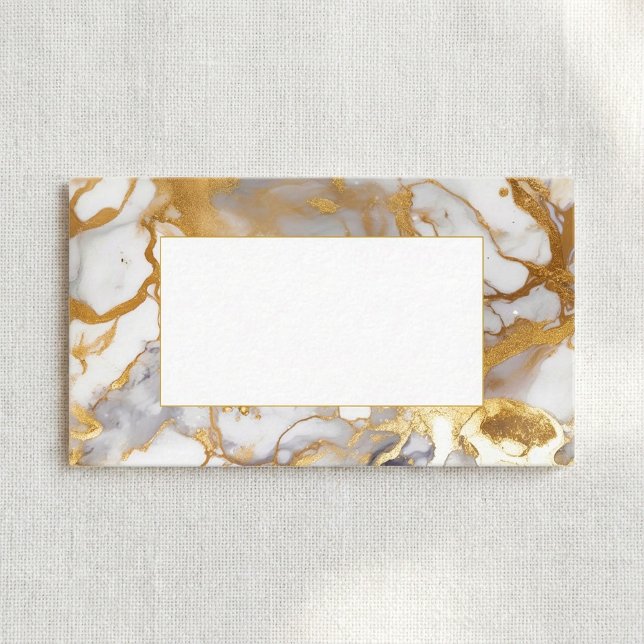 Cartão de lugar para convidado de casamento branco (White and gold marble wedding guest place card.)