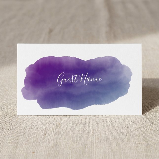 Cartão de lugar para convidado de cor d'água roxa (Purple watercolor guest dining name place card.)