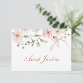 Cartão de lugar plano com flores rosa e laço