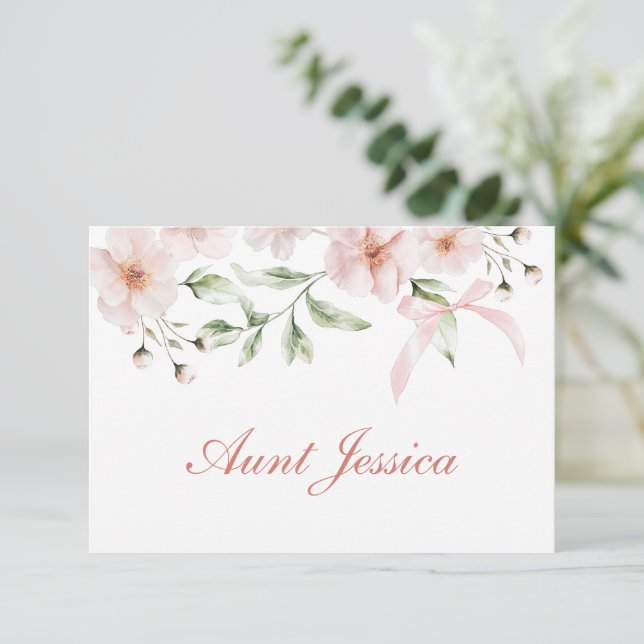 Cartão de lugar plano com flores rosa e laço (Em pé/Frente)