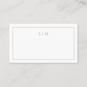 Cartão De Lugar Simples Monograma Azul Empoeirado Casamento Elegan