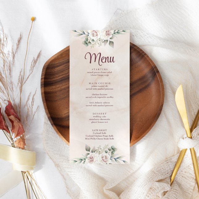 Cartão de Menu Boho Blush Pink Floral Boho (Boho Blush Pink Floral Wedding Menu Card on boho wedding table.)