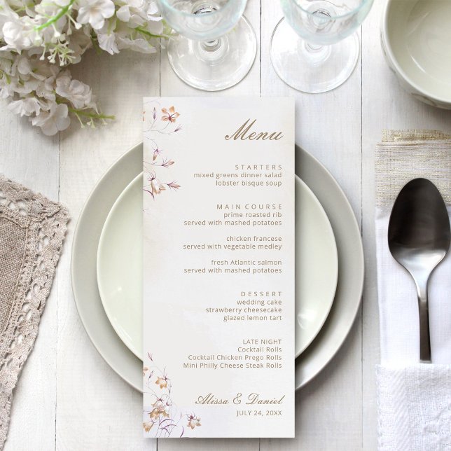 Cartão de Menu Boho Floral (Boho Floral Wedding Menu Card on a white wedding dinner table)